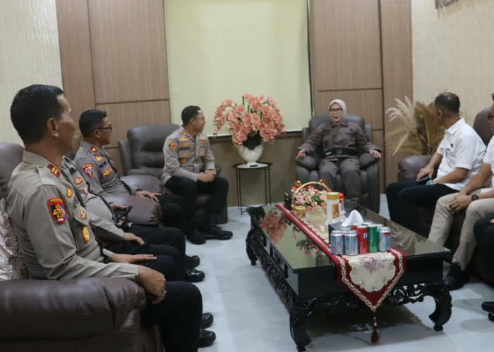 Hari Lahir Adhyaksa ke-81, Kapolres Prabumulih Beri Kejutan Tumpeng ke Kejari