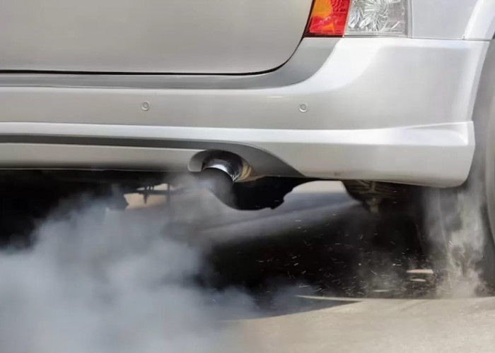 Asap Hitam Keluar dari Knalpot Mobil? Ini 4 Penyebab yang Perlu Diketahui