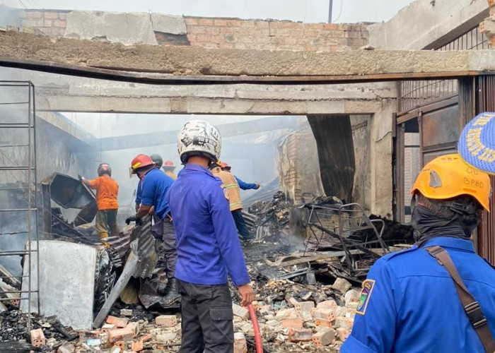 Kebakaran di Prabumulih, Rumah dan Warnet Hangus, Anak Pemilik Alami Luka Bakar