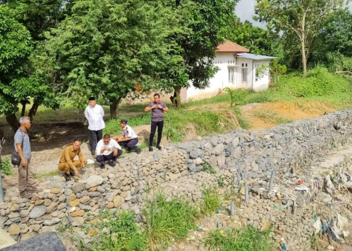 Pastikan Aman dan Layak, Wali Kota Prabumulih Cek Perbaikan Jembatan dan Drainase