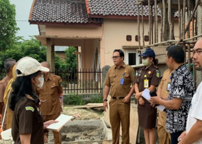 Kejari Prabumulih Pantau Pembangunan Pustu Muara Dua Barat, Pastikan Proyek Tepat Sasaran