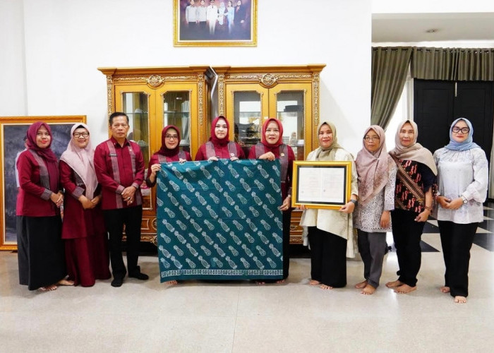 Batik Motif Nanas Prabumulih Resmi Kantongi Hak Cipta dari Kemenkum
