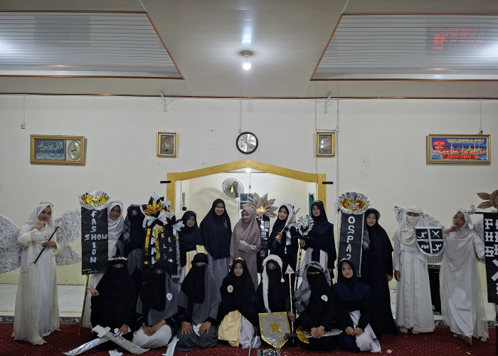 Ada Sayap hingga Hiasan Kepala, Intip Kreativitas Santri Al Furqon Prabumulih di Fashion Show