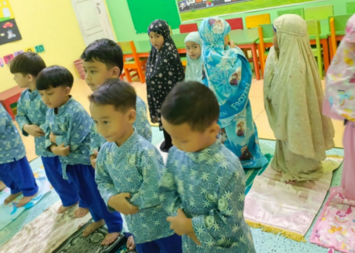 Tanamkan Cinta Ibadah Sejak Kecil, TK IT Al Hasanah Rutin Gelar Sholat Dhuha Bersama