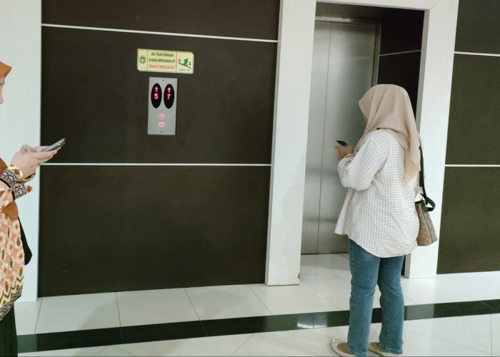 Yes! Lift Pemkot Prabumulih yang Rusak Kembali Berfungsi, Pegawai : Semoga tak Rusak Lagi 