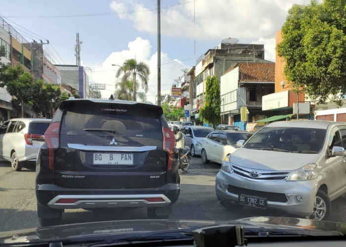 Arus Lalu Lintas  Kota Prabumulih Padat, Ramai Dilewati Kendaraan Plat Luar 