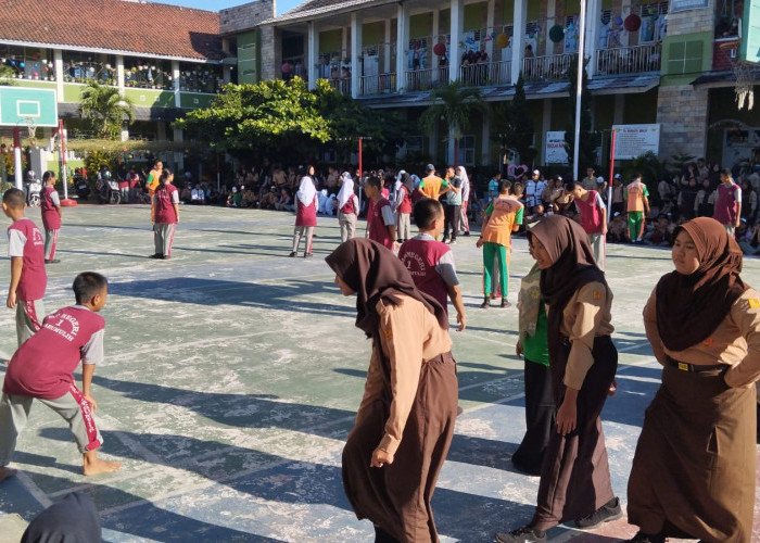 SMP 1 Lestarikan Permainan Tradisional Indonesia