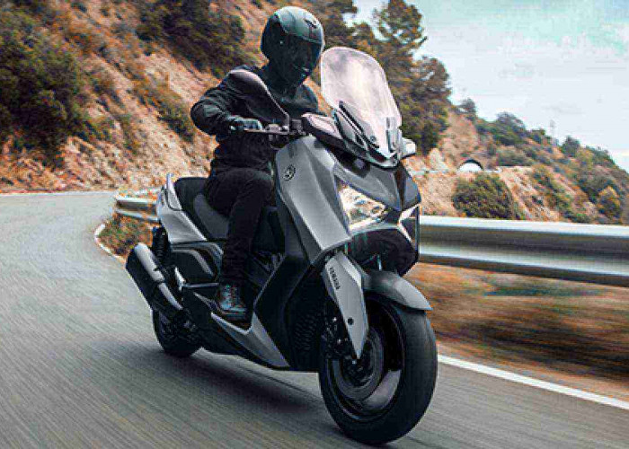 Yamaha XMAX 250 2026 vs Honda Forza 250, Duel Motor Premium Terbaik untuk Touring Juga Harian