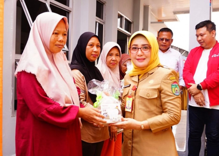 1.000 Lampu LED Dibagikan di Prabumulih, Warga Muara Dua Barat Nikmati Penerangan Hemat Energi