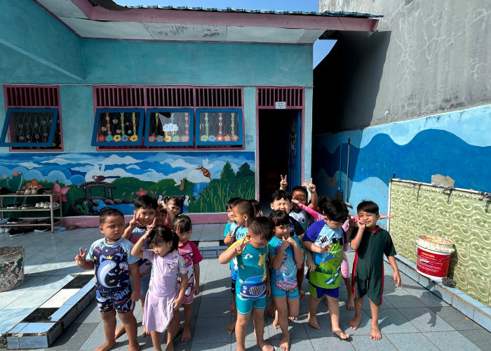 Seru dan Edukatif, Siswa TK Ladas Berendai Prabumulih Asah Motorik Lewat Kegiatan Berenang