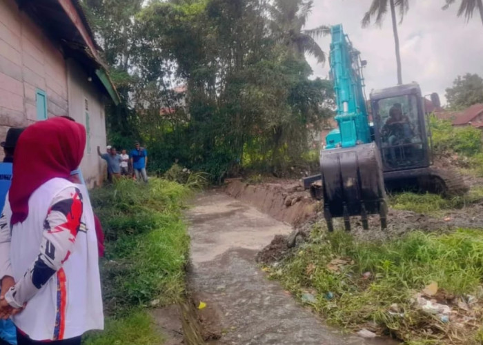 Wali Kota Prabumulih Turun Tangan: Alat Berat Pribadi untuk Normalisasi Sungai Jambat Akar