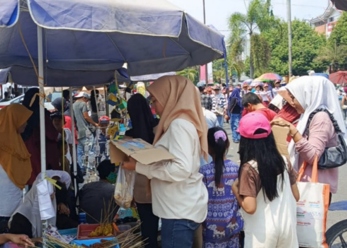 Pedagang Prabumulih Raup Untung di Gerak Jalan HUT RI ke-81