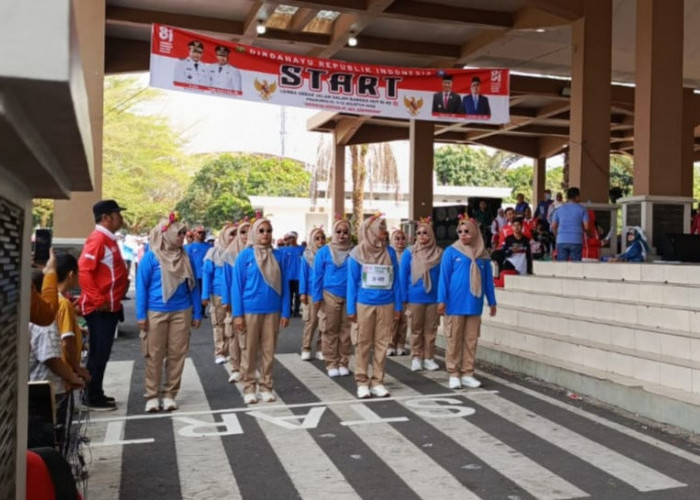 Tak Biasa! DLH Prabumulih Bikin Heboh dengan Aksi 'Senggol Dong' di Lomba Gerak Jalan