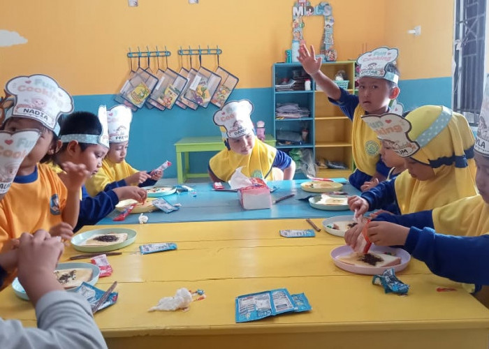 Siswa TK IT Shoutul Quran Antusias Ikuti Fun Cooking