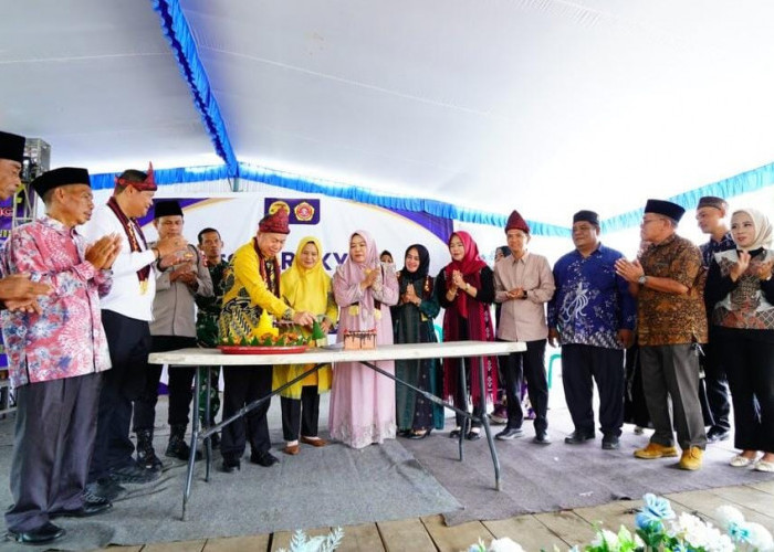 Sedekah Adat Warnai HUT ke-349 Kelurahan Sindur di Prabumulih