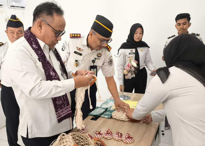 Kakanwil Ditjenpas Sumsel Apresiasi Inovasi Rutan Prabumulih, Daun Nanas Disulap Jadi Kerajinan Bernilai Jual