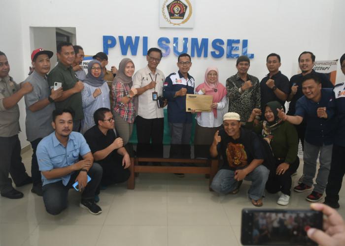 Direktur - GM Sumatera Ekspres Group Kompak Hantar Dwitri Kartini Daftar Ketua PWI Sumsel 