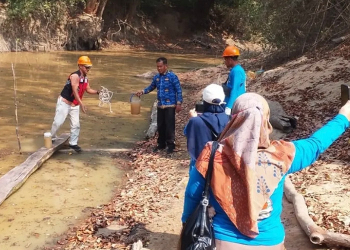 Sungai Kelekar Kian Surut, Sampah Rumah Tangga Jadi Sorotan DLH Prabumulih