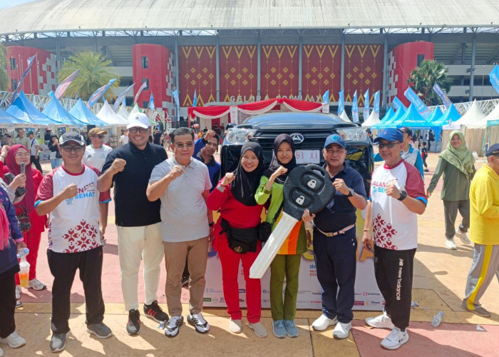 Tak Disangka! Guru dan Pelajar di Palembang Ini Pulang Bawa Umrah hingga Mobil dari Jalan Sehat