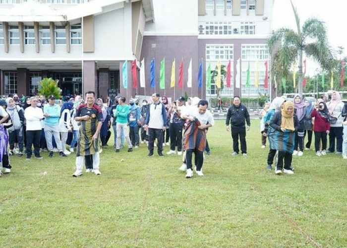 Lomba Permainan Tradisional Bagi Pegawai