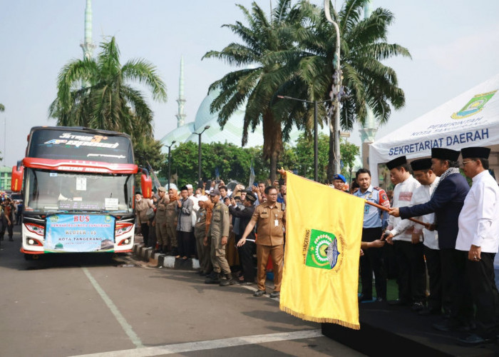 Pj Gubernur Al Muktabar Lepas Jamaah Calon  Haji Kloter Pertama Provinsi Banten, Ini Pesannya