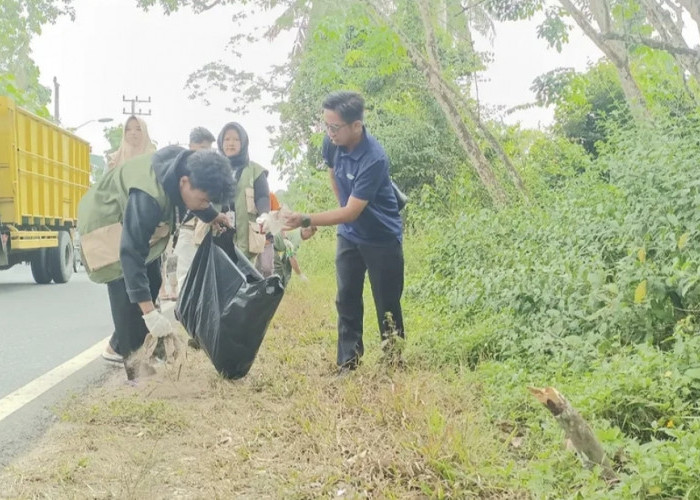 Kepala Desa Karangan Pimpin Gotong Royong Massal, Perusahaan hingga Mahasiswa KKN Turun Tangan
