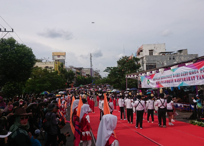 Seluruh Peserta Karnaval Tampil Memukau