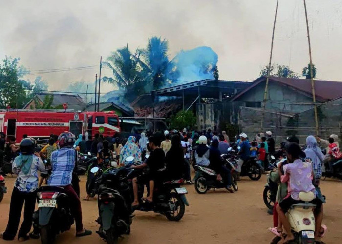 Rumah Personel Polres Prabumulih Terbakar di Talang Sako, Satu Mobil Tetangga Ikut Hangus