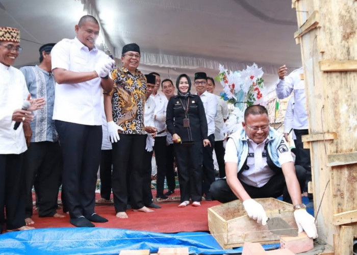 Wali Kota Prabumulih Letakkan Batu Pertama Masjid Al Barokah, Ajak Masyarakat Bersatu dalam Pembangunan