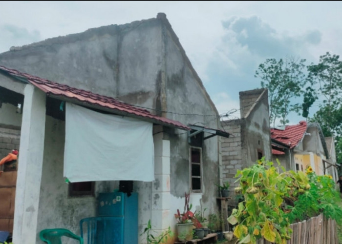 Rumah Komunitas Korban Puting Beliung di Prabumulih Belum ada Perbaikan, Sebagian Bertahan - Ngungsi 