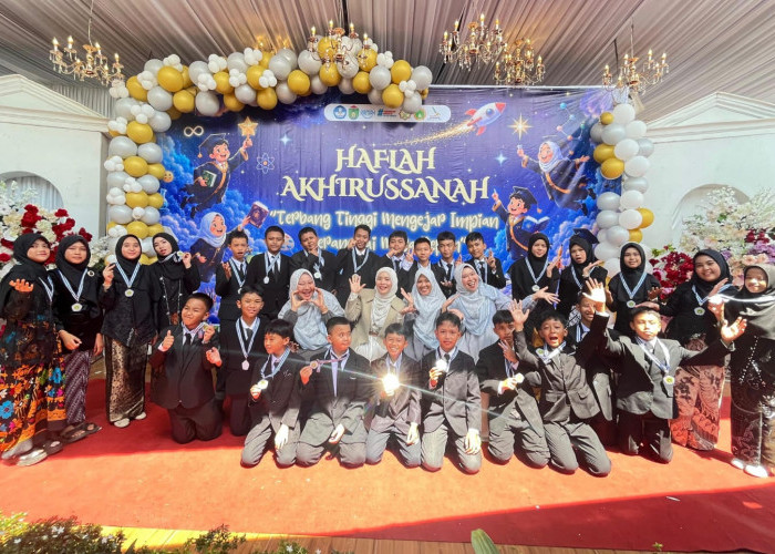 Tangis Haru Warnai Pelepasan Siswa SDIT Al Malik Prabumulih, Siap Melangkah ke Jenjang Baru