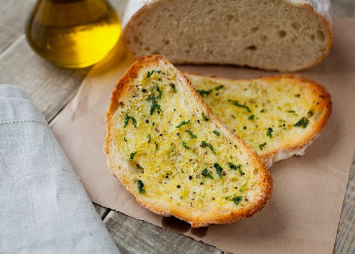 Bikin Garlic Bread Sendiri di Rumah, Coba Resep Praktis Ini!