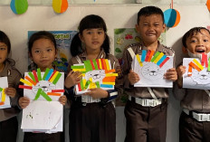 Belajar Binatang Darat, Siswa TK Ladas Berendai Bikin Rambut Singa dari Origami