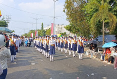 Gerak Jalan HUT RI ke-81: SMP Negeri 1 Prabumulih Suguhkan Variasi Menarik