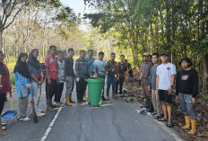 Gotong Royong Massal, Warga Tanjung Telang Dukung Program Kebersihan Nasional