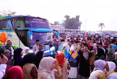 Wali Kota Arlan Lepas 169 Jemaah Haji, Tiap Jemaah Dapat Uang Saku Rp1 Juta