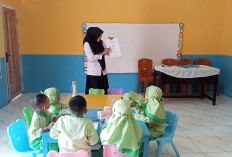 Serunya Belajar Berhitung, Anak TK IT Shoutul Quran Prabumulih Gunakan Gambar Buah