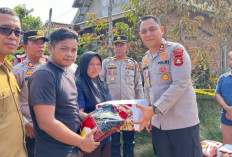 Kapolres Prabumulih Salurkan Bantuan untuk Korban Kebakaran di Desa Pangkul
