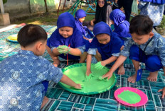 TK IT Al-Hasanah Suguhkan Pembelajaran Kreatif Lewat Eksplorasi Basah