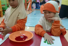 Belajar Bersyukur Sejak Dini, Siswa TK IT Al Hasanah Prabumulih Berkarya Lewat Cap Tangan