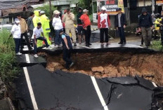 Jembatan Kelekar Amblas, Wali Kota Prabumulih Turun Langsung ke Lokasi