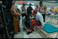 Bocah SD di Prabumulih Diajak Polisi Belanja Seragam Baru, Kisahnya Bikin Haru