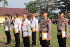 Kapolres Prabumulih Beri Penghargaan kepada 8 Personel Berprestasi, Ungkap Kasus 3C hingga Narkoba
