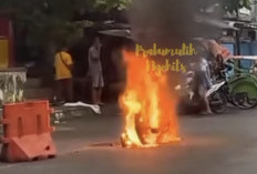 Motor Mendadak Terbakar di Pusat Kota Prabumulih, Warga dan Polisi Sigap Padamkan Api