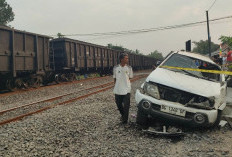Klakson KA Bukit Serelo Dibunyikan 35 Kali, Panther Tetap Melintas di Rel Pakjo: Mobil Terseret 20 Meter 