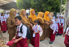 MPLS SDN 39 Prabumulih Dimulai, Guru Sambut Hangat Siswa Baru dan Latih Kemandirian