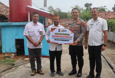 Hari Bhayangkara ke-80, Polres Prabumulih Bangun MCK Umum dan Bagikan Sembako untuk Warga Pangkul
