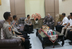 Hari Lahir Adhyaksa ke-81, Kapolres Prabumulih Beri Kejutan Tumpeng ke Kejari