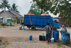 Hadapi Kekeringan, Pemdes Sinar Rambang Distribusikan Puluhan Ribu Liter Air Bersih
