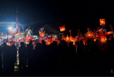 Semarak HUT RI ke-81, Siswa SDN 05 Lubai Ramaikan Pawai Obor di Malam 17 Agustus